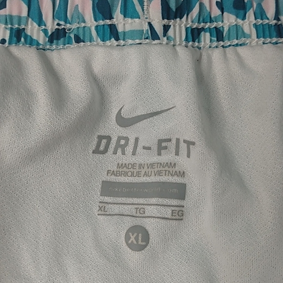 Nike Tempo running shorts for girls Allover Print 2 with an inner brief size XL - Picture 8 of 12